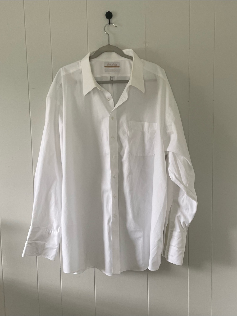 Roundtree & Yorke White Men’s Dress Shirt with Chest Pocket